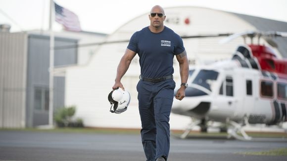 Nam diễn viên Dwayne Johnson cứu người chỉ nhờ… đóng phim - 3 Nam diễn viên Dwayne Johnson cứu người chỉ nhờ… đóng phim - 3