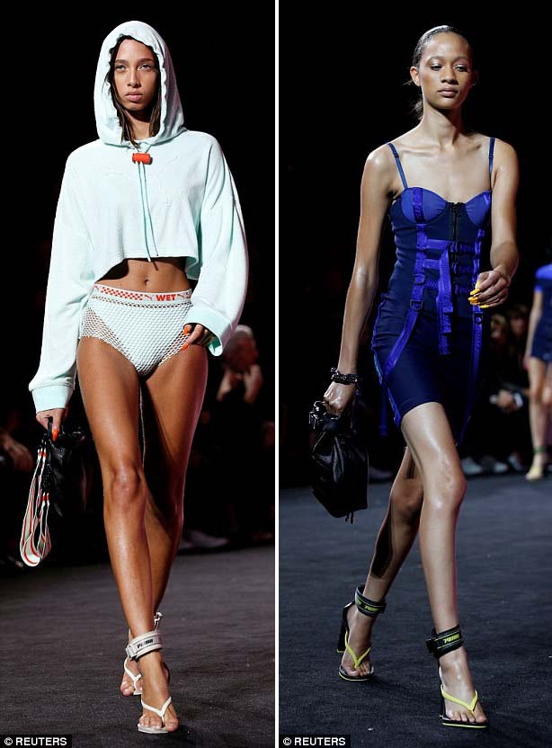 Sửng sốt với thiết kế xỏ ngón kết hợp giày cao gót của Rihanna - 3 Mẫu thiết kế này đã được nhắc tới khá nhiều trong những ngày qua như một trong những ý tưởng độc lạ hài hước nhất xuất hiện tại sự kiện đình đám của làng mốt thế giới.