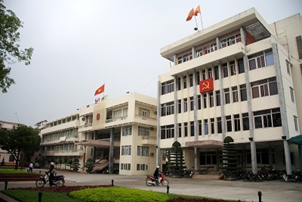 Vụ làm trái Nghị định của Chính phủ ở Bắc Giang: Cần đẩy mạnh tinh thần xử lý nghiêm của Đảng - 1
Trụ sở UBND TP. Bắc Giang - nơi có nhiều cán bộ làm trái Nghị định của Thủ tướng Chính phủ nhưng chỉ tự kiểm điểm, rút kinh nghiệm.