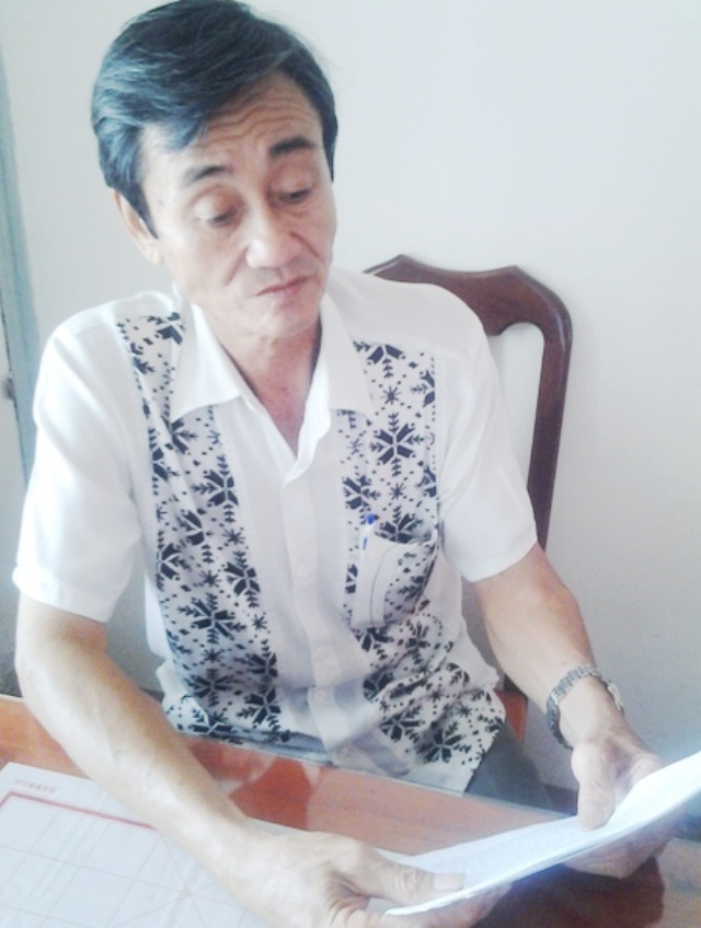 Chính quyền mượn dân đất, 17 năm tuyên bố không trả: Quan về hưu, dân ngơ ngác? - 1 Ông Lê Hưởng mòn mỏi chờ giải quyết quyền lợi hơn 17 năm qua, trong khi đó người ký biên bản mượn đất đã về hưu.