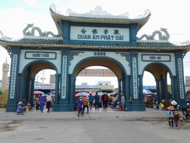 Nhiều điểm "có một không hai", Bạc Liêu hứa hẹn là nơi đến dịp nghỉ lễ - 7 Quán Âm Phật Đài, một trong những điểm đến đông khách nhất của tỉnh Bạc Liêu hiện nay.