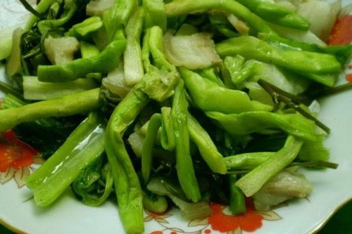 Lạ lùng bèo tây, trứng ung thành... đặc sản Hà Thành - 7 Thời gian gần đây, nhiều bà nội trợ ở Hà Nội thường tìm mua bèo tây về nấu canh chua hoặc xào với thịt lợn, bò...