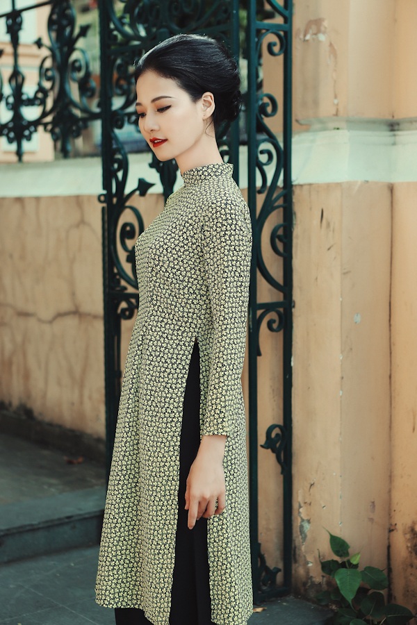 Hoa hậu Trần Thị Quỳnh được nhận xét càng ngày càng đẹp, gương mặt cùng vóc dáng hao gầy của cô rất thu hút các hãng thời trang, các hãng quảng cáo mặt hàng tiêu dùng cho gia đình...