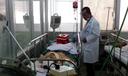 Vụ tai nạn liên hoàn: Hàng chục người la hét, thoát thân qua lỗ thông gió - 3 Phụ xe đã tử vong, tài xế đang trong tình trạng nguy kịch