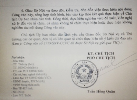 "Phớt lờ" "lệnh" của Chủ tịch tỉnh, nhiều lãnh đạo Sở bị yêu cầu rút kinh nghiệm - 2 Công văn chỉ đạo các Sở ngành, địa phương rút kinh nghiệm khi không thực hiện nghiêm chỉ đạo của UBND tỉnh trong việc xử lý hợp đồng lao động chuyên môn, nghiệp vụ tại đơn vị.
