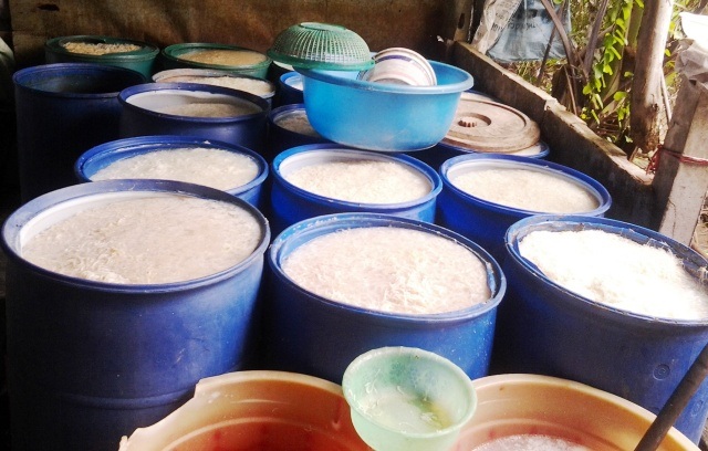 Đình chỉ cơ sở sản xuất da bì vi phạm về an toàn thực phẩm - 1 Số da bì thời điểm phát hiện vào ngày 24/1.