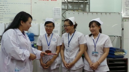 Bộ trưởng Bộ Y tế “vi hành” các bệnh viện đêm giao thừa - 5 Bộ trưởng Bộ Y tế “vi hành” các bệnh viện đêm giao thừa - 5