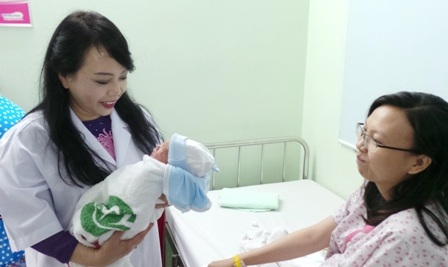 Bộ trưởng Bộ Y tế “vi hành” các bệnh viện đêm giao thừa - 7 Bộ trưởng Bộ Y tế “vi hành” các bệnh viện đêm giao thừa - 7