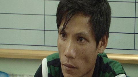 Nghi phạm giết vợ Lò Văn Khỏ tại cơ quan điều tra. (Ảnh cơ quan công an cung cấp)