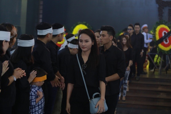 Dàn Táo Quân lặng lẽ đến tiễn biệt mẹ NSƯT Chí Trung - 8 Dàn Táo Quân lặng lẽ đến tiễn biệt mẹ NSƯT Chí Trung - 8