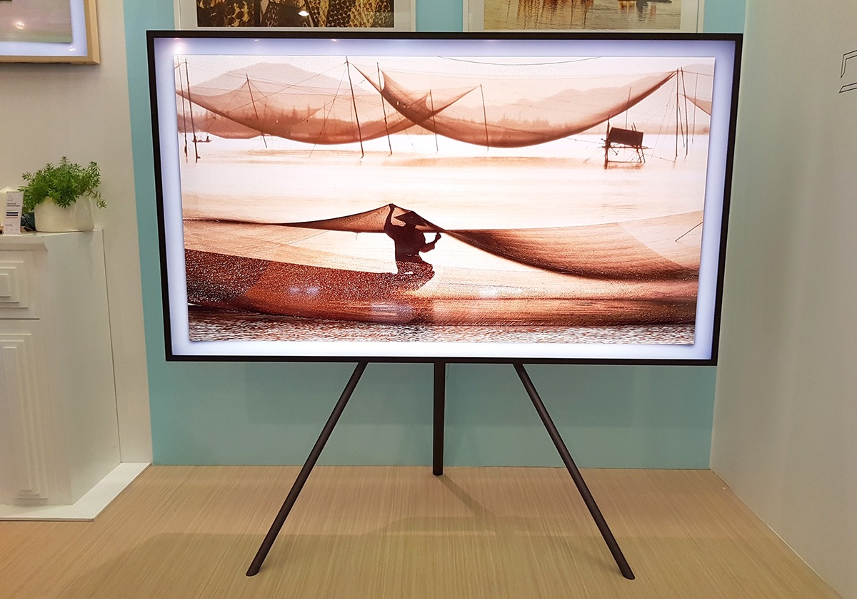 Cận cảnh TV “Khung tranh” giá 75 triệu đồng của Samsung tại Việt Nam - 1 Cận cảnh TV “Khung tranh” giá 75 triệu đồng của Samsung tại Việt Nam - 1