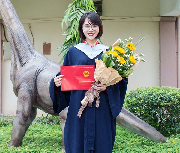 Quá khứ "nổi loạn" của nữ Thủ khoa xinh đẹp trường Mỏ - Địa chất - 1
Nguyễn Linh Chi - nữ Thủ khoa xinh đẹp và rất cá tính của trường ĐH Mỏ - Địa chất