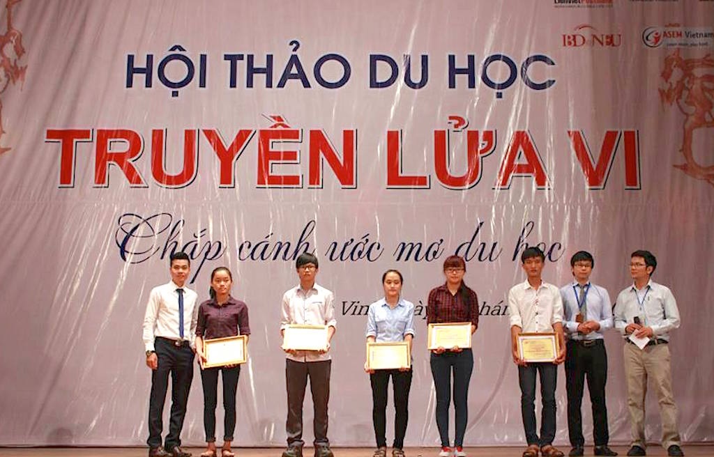 1.000 bạn trẻ tham gia hội thảo du học Truyền Lửa IX - 2 Hội thảo cũng sẽ trao nhiều suất học bổng giá trị khác.