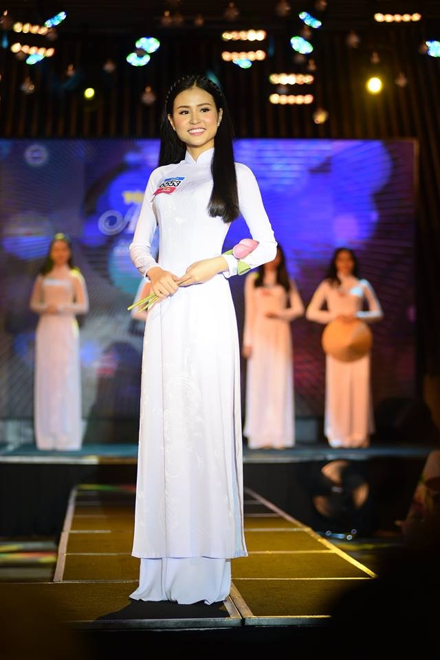 Cô gái 16 tuổi, cao 1m70 đăng quang "Gương mặt nữ sinh áo dài 2017" - 4 Thanh Hằng trong trang phục áo dài trắng