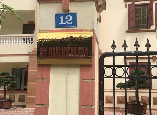 Vụ khởi tố nguyên chủ nhiệm UBKT: Từng thanh tra mà không phát hiện sai phạm! - 1
Uỷ ban kiểm tra tỉnh uỷ Bắc Giang đề nghị làm rõ trách nhiệm hàng loạt cá nhân, đơn vị liên quan vụ rút ruột ngân sách nghiêm trọng tại huyện Yên Dũng.