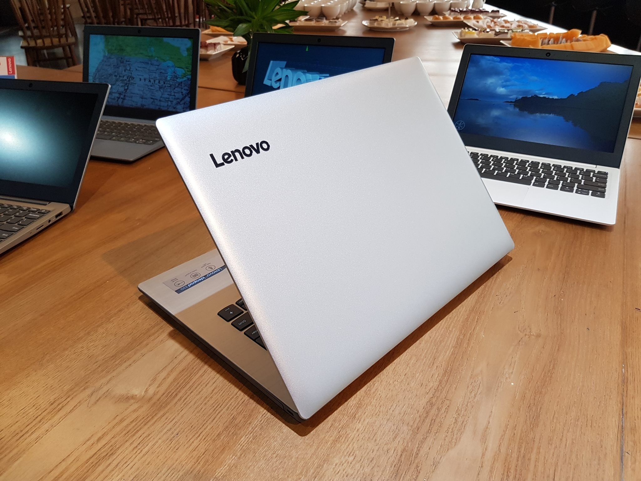 Lenovo tung laptop IdeaPad 320 dùng chip AMD, giá 8,5 triệu đồng - 1 Lenovo tung laptop IdeaPad 320 dùng chip AMD, giá 8,5 triệu đồng - 1