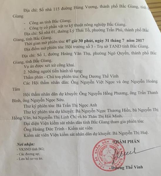 Bị 2 cụ già kiện ra tòa, Giám đốc BHXH Bắc Giang “chữa cháy” như thế nào? - 2
Hai vợ chồng gần 70 tuổi kiện Giám đốc BHXH tỉnh Bắc Giang ra tòa.