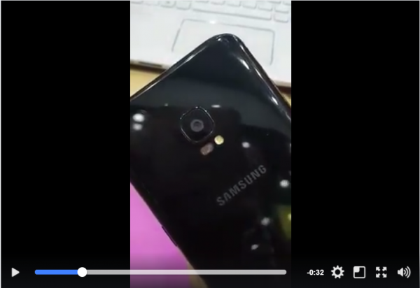 Bất ngờ xuất hiện phiên bản Galaxy S8 "cực lạ" tại Việt Nam - 2 Mặt sau của máy có thiết kế rất lạ khi loại bỏ đi cảm biến vân tay, đồng thời đổi vị trí của cụm đèn LED xuống phía dưới camera.