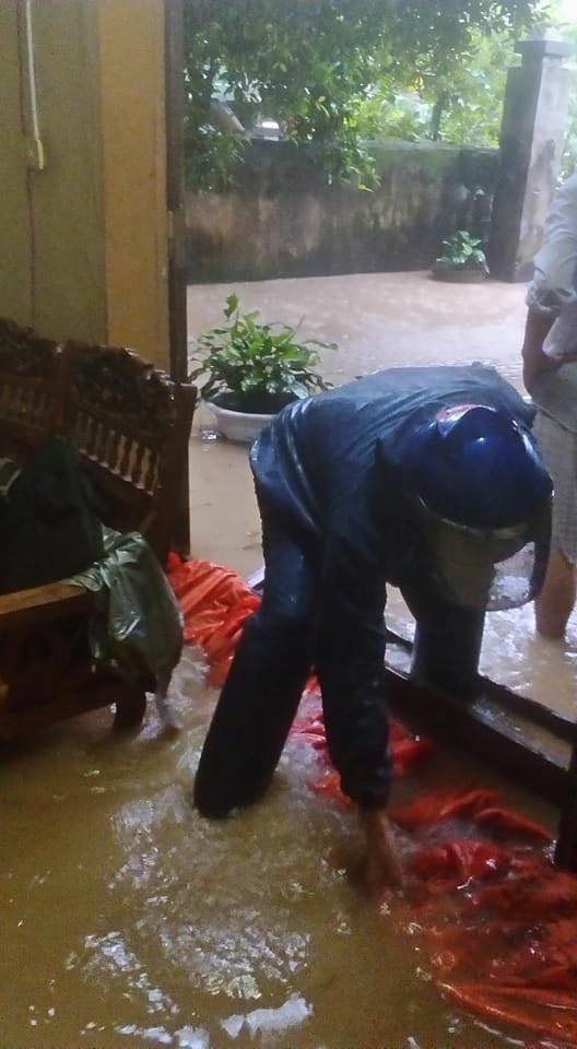 Mưa lớn bất ngờ gây ngập Quốc lộ 1A - 12 Mưa lớn bất ngờ gây ngập Quốc lộ 1A - 12