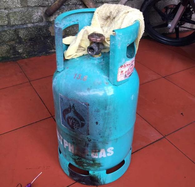 Bình gas phát nổ, 3 người trong gia đình bị bỏng - 1 Bình gas bị rò rỉ và phát nổ
