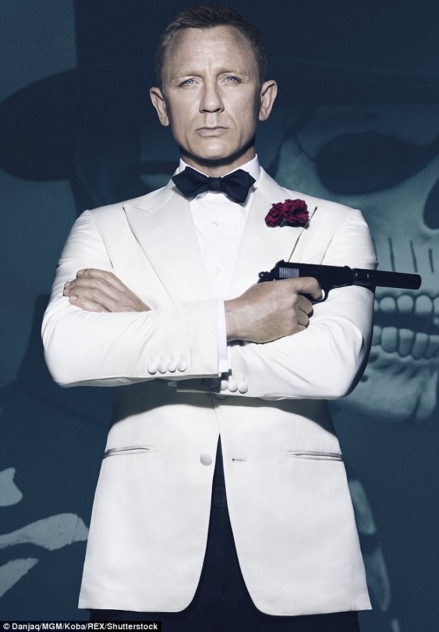 Daniel Craig sẽ thôi mạo hiểm trên phim trường Điệp viên 007 - 5 Vậy là Daniel Craig sẽ đảm nhận vai điệp viên 007 lần thứ 5 trong sự nghiệp, anh đã đồng hành cùng vai diễn suốt 9 năm qua kể từ lần đầu xuất hiện trong “Casino Royale” (Sòng bạc Hoàng gia - 2006).
