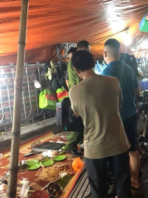 Hai nhóm thanh niên hỗn chiến trong đêm, 1 người bị thương - 2 Quán nhậu tan hoang (ảnh Fb)