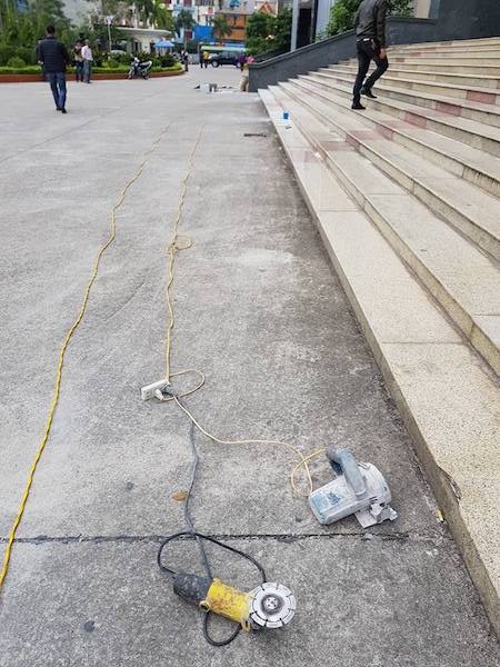 Cận cảnh mối nguy hiểm “chết người” rình rập quanh khu liên cơ quan tỉnh Bắc Giang - 12 Cận cảnh mối nguy hiểm “chết người” rình rập quanh khu liên cơ quan tỉnh Bắc Giang - 12