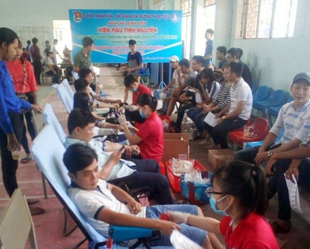 Bạc Liêu: Gần 1.000 sinh viên tham gia hiến máu tình nguyện - 2 Buổi hiến máu diễn ra trong không khí sôi nổi, hướng đến chào mừng Đại hội Đoàn thanh niên toàn quốc.