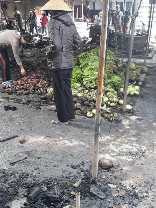 Chợ thị trấn bùng cháy lúc nửa đêm, tiểu thương trắng tay trước tết - 7