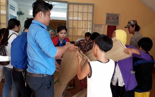 Tuổi trẻ Bạc Liêu hết mình giúp dân “chạy” bão - 2