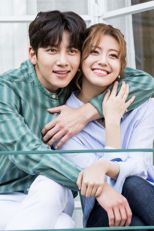 Khán giả Hàn Quốc “bực mình” vì phải xem quảng cáo giữa phim - 2 Cảnh trong phim “Suspicious Partner” (Đối tác đáng ngờ)