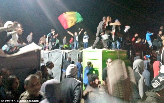 Hai người thiệt mạng vì chen lấn xô đẩy tại đêm nhạc rock - 2