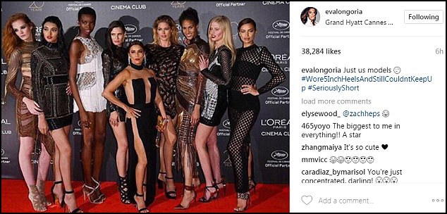 Đăng tải trên trang cá nhân của mình, Eva đã viết bình luận đầy hài hước bên cạnh biểu tượng cảm xúc nháy mắt: “Chỉ có chúng tôi là người mẫu thôi nhé. Đi giày chục phân vẫn không theo kịp. Thấp thật đấy”.