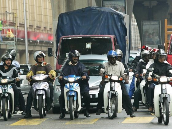 Malaysia mạnh tay xử lý xe máy độ - 1
(Ảnh: AFP)