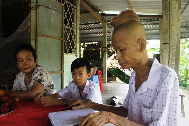 Thương bé lớp 7 chăm cả cha và mẹ đều mắc bệnh ung thư - 4 Gia đình cầu cứu trong tuyệt vọng