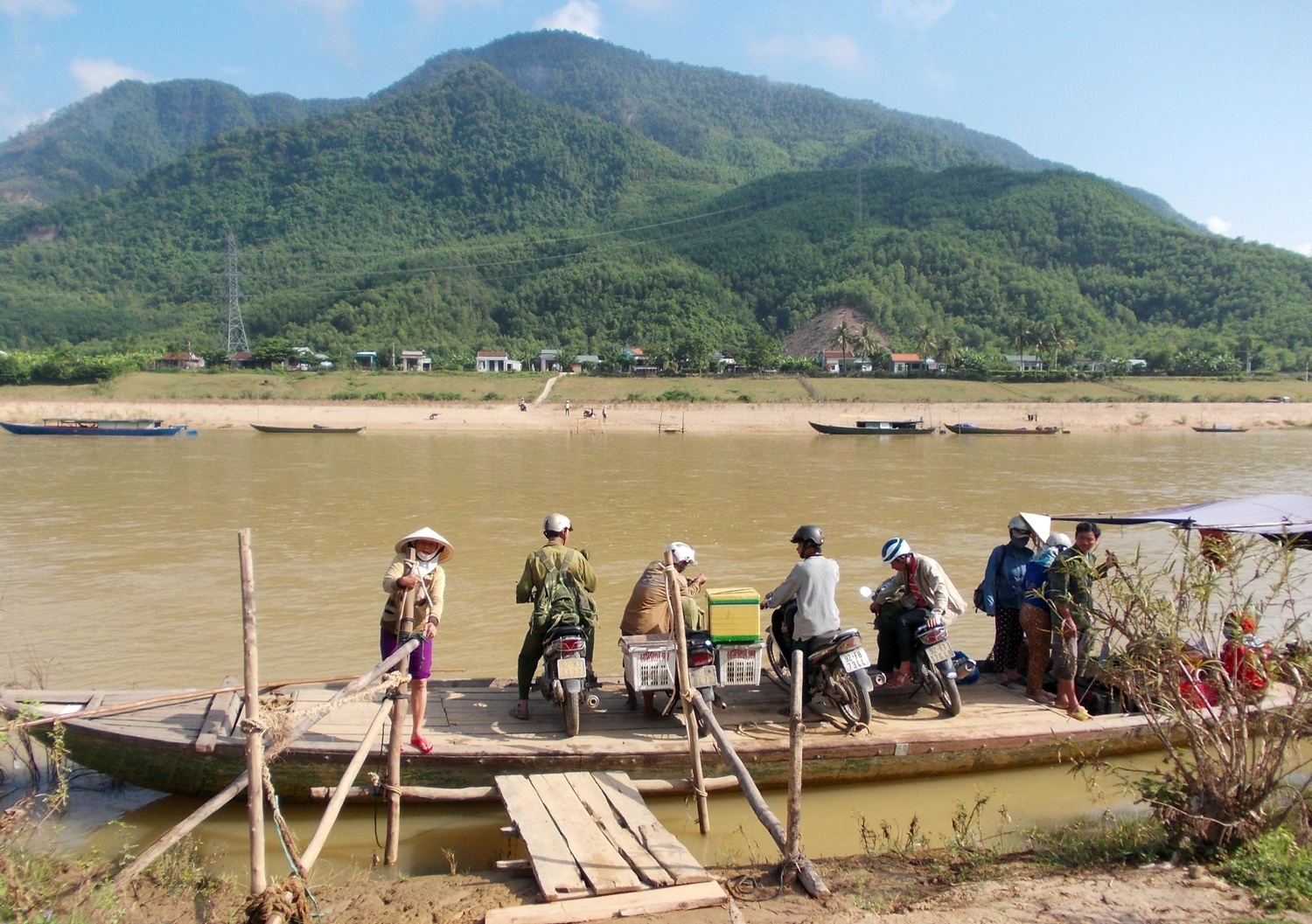 Mòn mỏi mong một cây cầu nối đôi bờ Vu Gia - 3 Mòn mỏi mong một cây cầu nối đôi bờ Vu Gia - 3