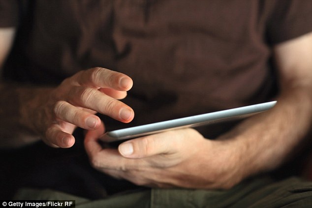 Các bậc phụ huynh cần giám sát chặt chẽ khi để con trẻ chơi game trên iPhone, iPad và dùng các tính năng để ngăn chặn thao tác mua hàng nhanh.