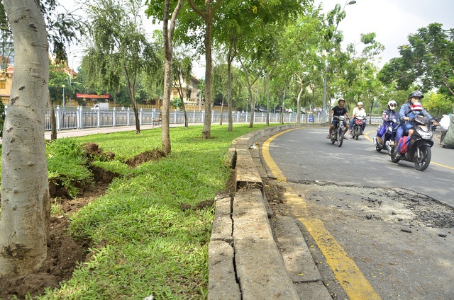 Hiện tượng lạ: “Nhạc nước” trong mưa lớn ở TPHCM - 4
Hiện trường sự cố nổ hố ga trên đường Trường Sa vào tháng 5/2017.