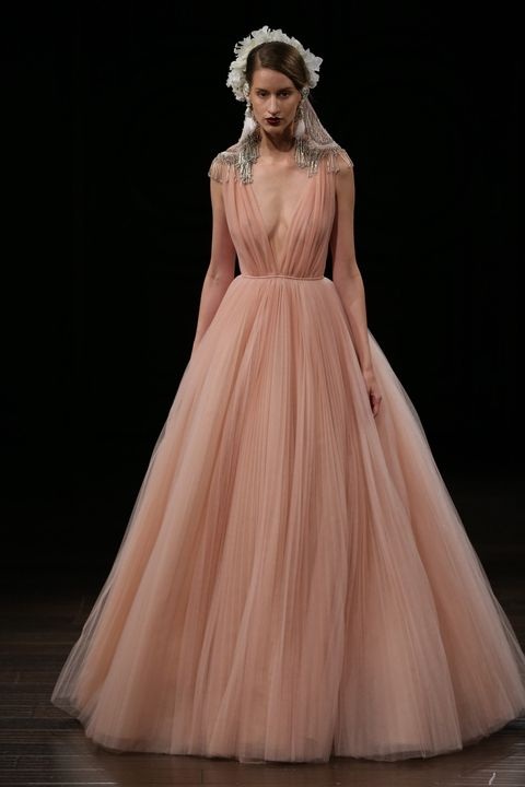 Những mẫu váy cưới hot nhất năm 2017 - 9
Naeem Khan