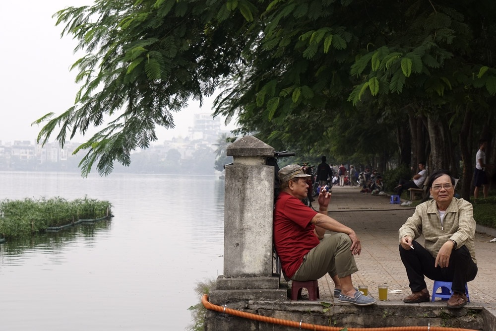 Hà Nội bình yên trong tiết trời thu - 3
Thư giãn buổi sáng bên chén trà nóng.