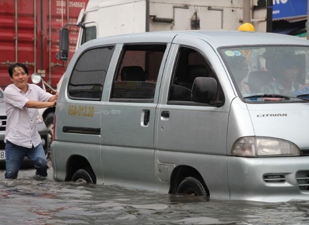 Đến ô tô cũng chết máy