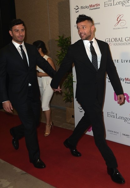 Ricky Martin hạnh phúc sánh đôi bạn trai - 3
Ricky Martin độc thân 2 năm rưỡi trướckhi hò hẹn với Jwan Yosef. Nam ca sỹ nổi tiếng chia sẻ, chuyện tình cảm của 2 người là tình yêu sét đánh, mọi thứ đến rất tự nhiên và ngọt ngào