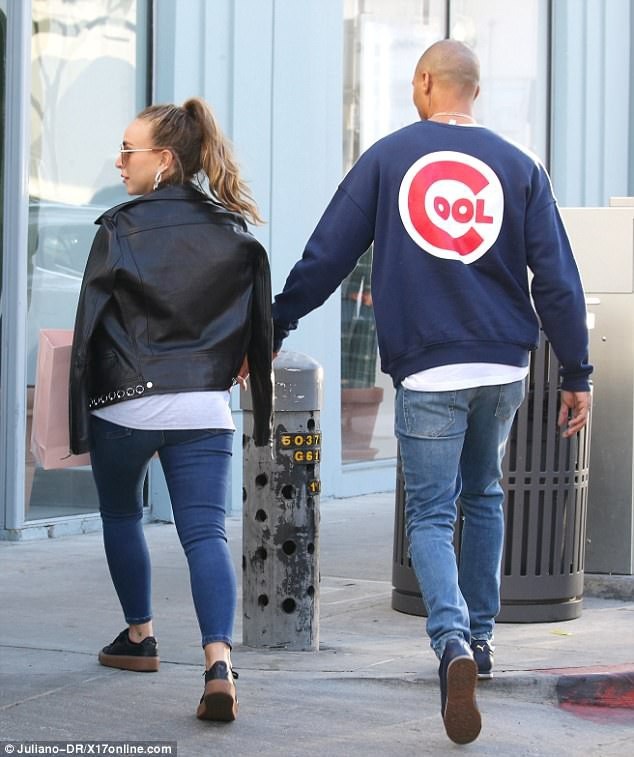 Con gái tỷ phú Topshop hạnh phúc đi mua sắm cùng bạn trai người mẫu - 3
Jeremy Meeks từng phải ngồi tù 2 năm vì dính líu vào các bang nhóm tội phạm và sử dụng vũ khí trái phép