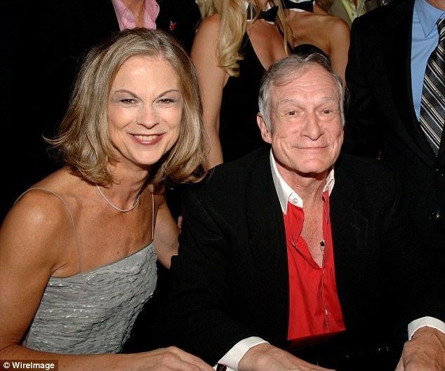 Sau một đời phong lưu, “ông trùm Playboy” muốn vợ con sống lành mạnh - 3 Hugh Hefner bên con gái cả Christie A Hefner.