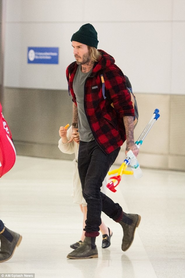 Gia đình Beckham đi đón năm mới tại Miami - 4
Sau khi đón giáng sinh lạnh ở vùng tuyết trắng, gia đình Beckham tới Miami đón năm mới trong nắng ấm