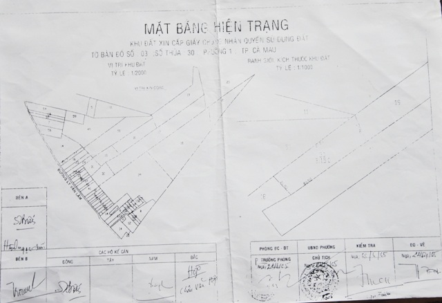 Vụ dân xây dựng hàng rào, phường bắt xin phép: UBND TP Cà Mau báo cáo gì? - 4 Hiện trạng năm 2005, phần hậu các dãy nhà phía trước đất của ông Trọng là ngang nhau...