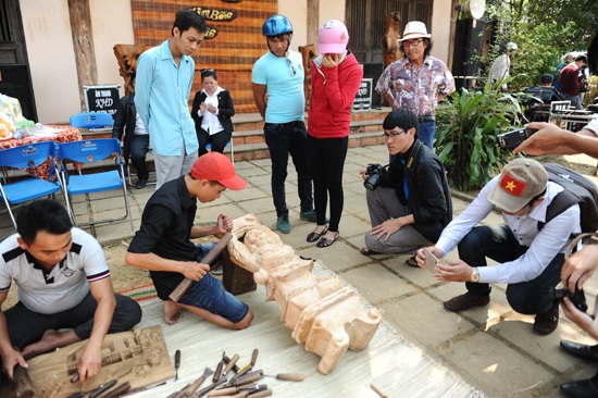Nhiều hoạt động thú vị trong giỗ Tổ nghề Mộc ở Hội An - 1
Ngày giỗ Tổ nghề Mộc (mồng 6 tháng Giêng âm lịch) ở Hội An năm nay hứa hẹn hấp dẫn du khách với nhiều hoạt động thú vị