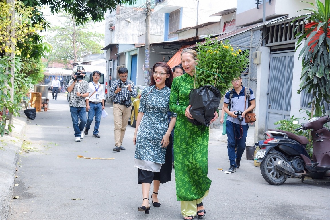 Vị khách đặc biệt của gia đình Á hậu Trịnh Kim Chi trong ngày cuối năm - Ảnh 1. Vị khách đặc biệt của gia đình Á hậu Trịnh Kim Chi trong ngày cuối năm - Ảnh 1.
