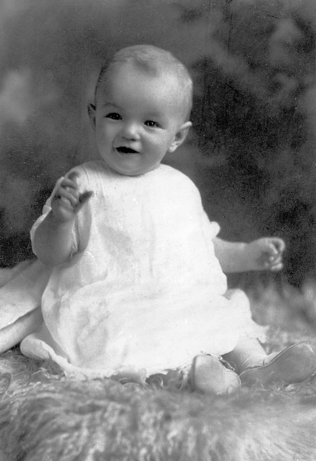 Ảnh hiếm chụp Marilyn Monroe năm lên 4 tuổi - 4 Marilyn thuở nhỏ