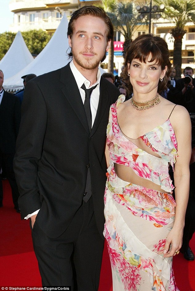 Sandra Bullock và Ryan Gosling - Khoảng cách 16 tuổi: Cặp đôi đã từng hẹn hò hồi năm 2002, sau khi cùng xuất hiện trong phim “Murder by Numbers” (Những con số bí ẩn - 2002).